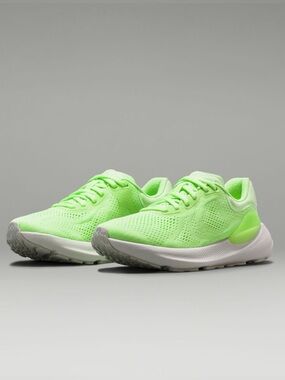 Lululemon Womens Beyondfeel Running Shoe 10
Green Freeze / Light Vapor / White